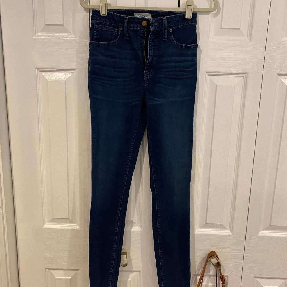 Tall Curvy High-Rise Skinny Jeans in Hayes Wash
